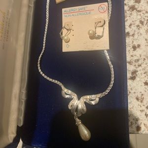 GORGEOUS VENDOME/CORO NECKLACE AND EARRINGS SET